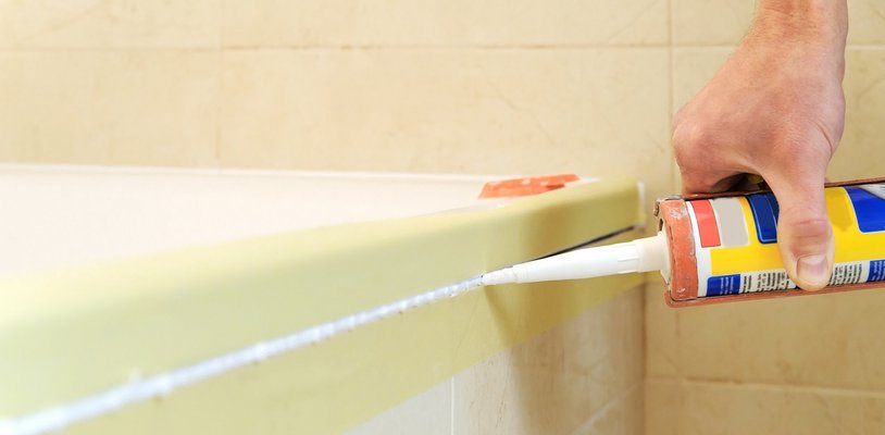 Wasserschäden durch Silikonfugen: Kleine Risse mit großem Schadenpotenzial