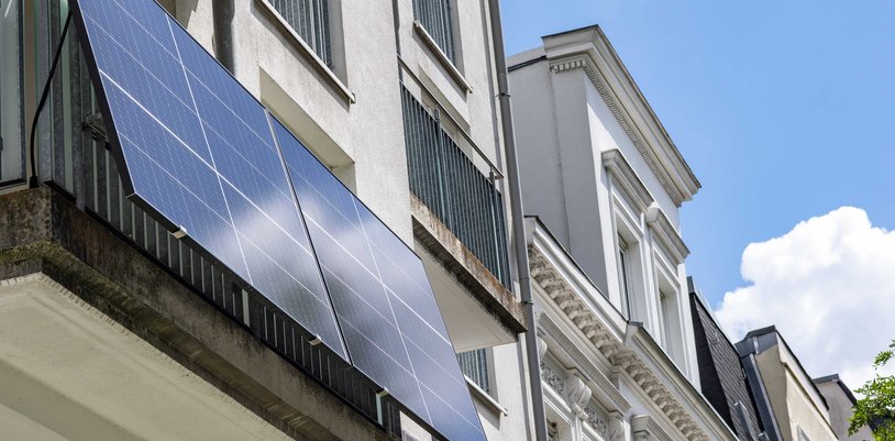Balkonkraftwerke künftig über Hausratversicherung versicherbar