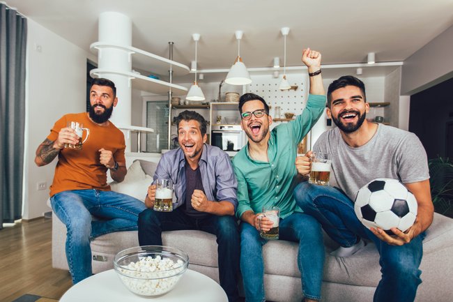 Fußball-Deko am Haus, Rudelgucken im Garten: Was ist erlaubt?