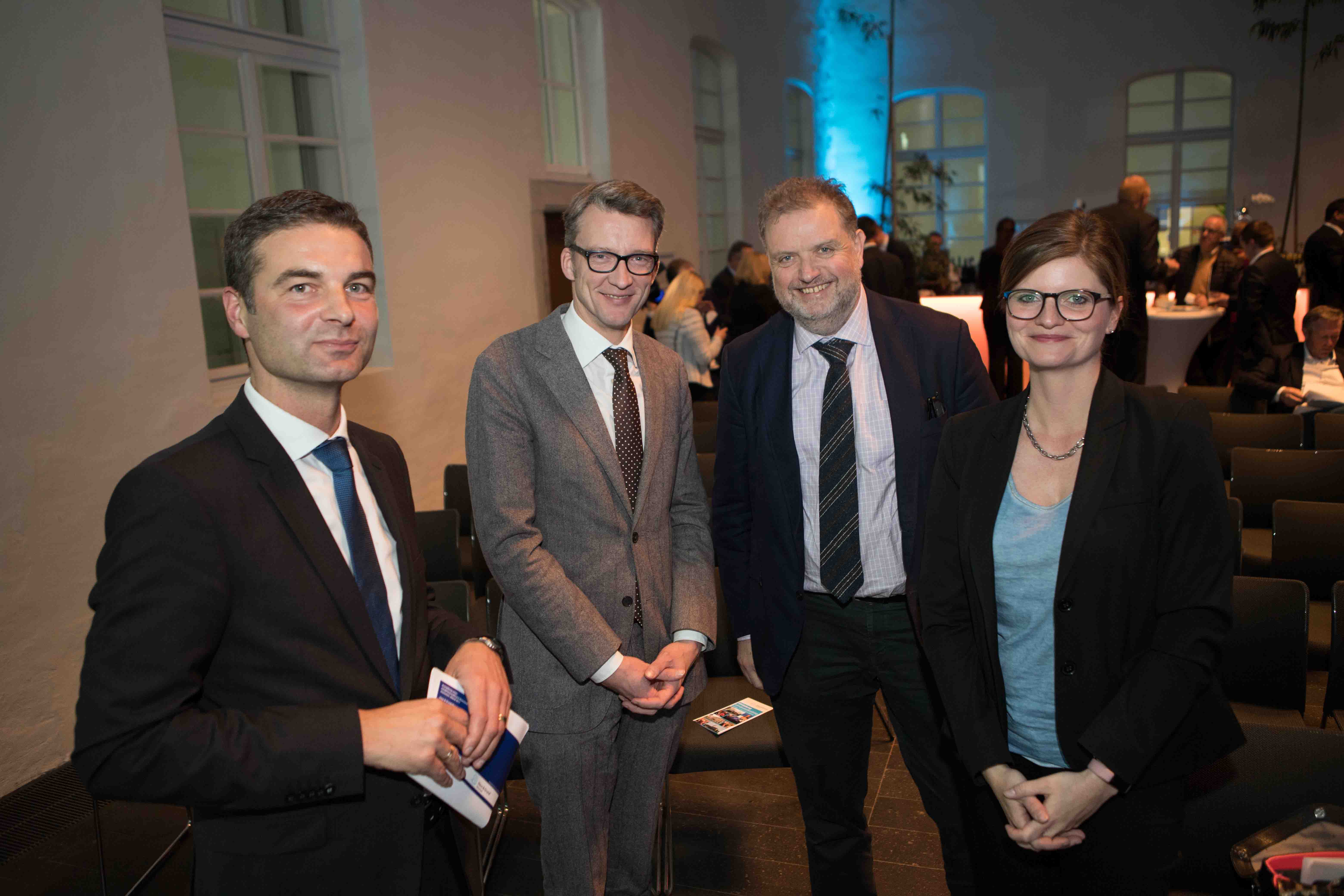 Gespräch nach der Podiumsdiskussion Gespräch nach der Podiumsdiskussion