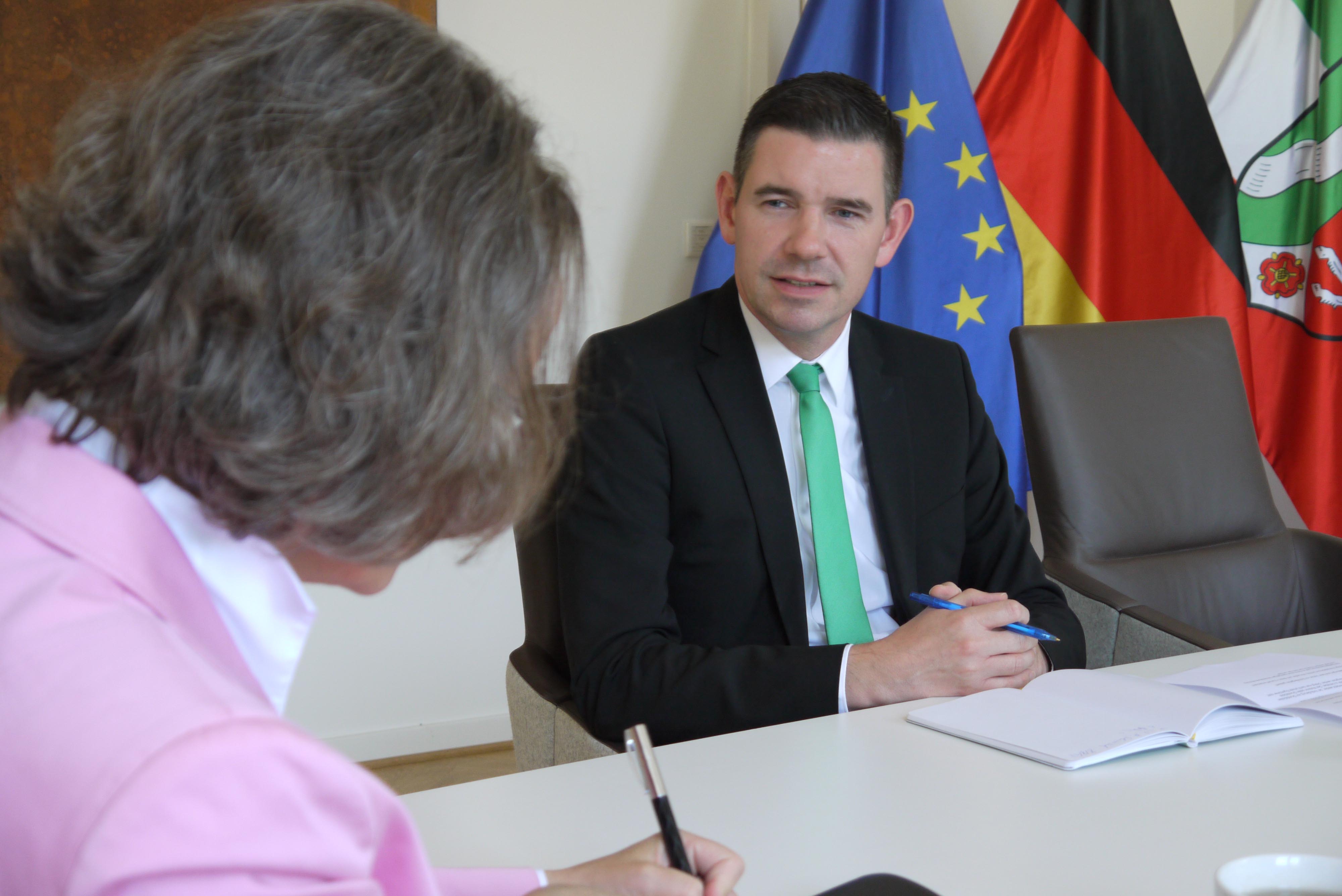 Zum Vergrößern bitte anklicken! Zum Vergrößern bitte anklicken!